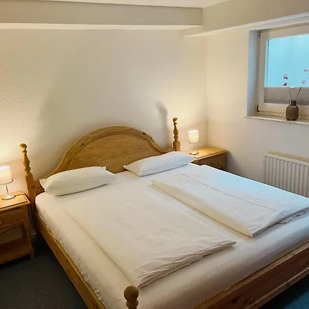 Raantem Hues, Ra04 *