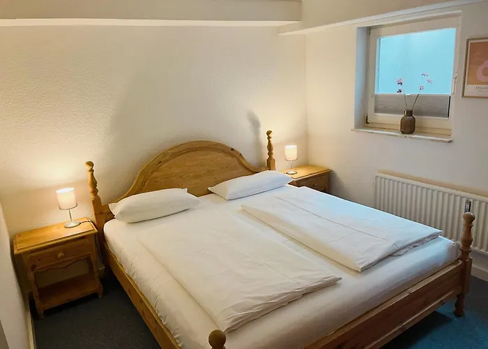 Raantem Hues, Ra04 *